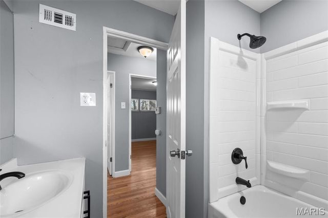 10132 Dellridge Lane, St Louis, MO 63136