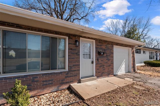 10132 Dellridge Lane, St Louis, MO 63136