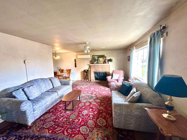 27277 Parkwood Avenue, Madera, CA 93637