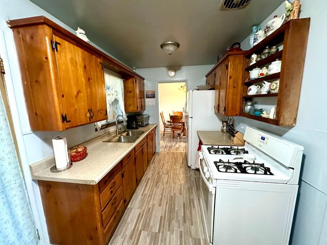 27277 Parkwood Avenue, Madera, CA 93637