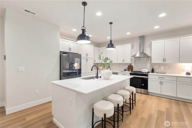 14325 5th Avenue W, Lynnwood, WA 98087