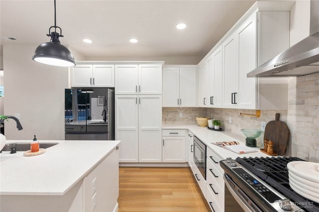 14325 5th Avenue W, Lynnwood, WA 98087