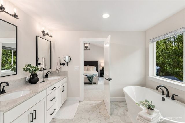 14325 5th Avenue W, Lynnwood, WA 98087
