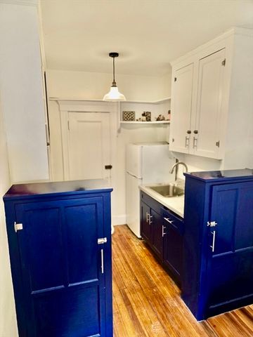 6 Washington Ave. 11, Cambridge, MA 02140