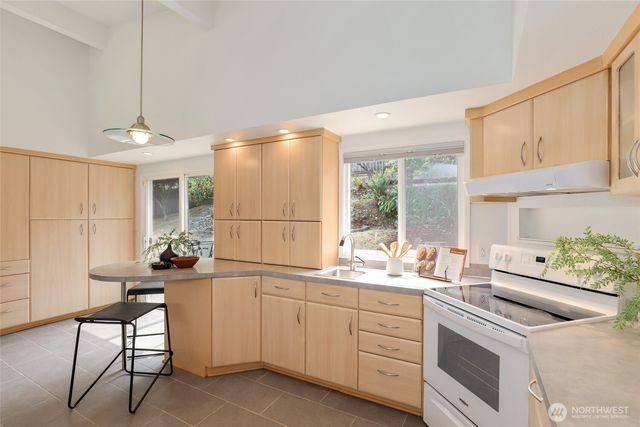 8502 41st Street W, University Place, WA 98466