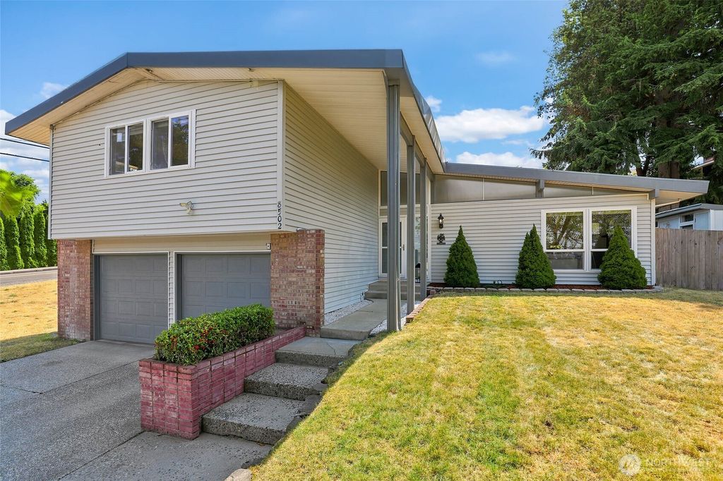 8502 41st Street W, University Place, WA 98466