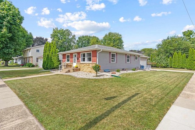 1324 BISMARCK AVENUE, Oshkosh, WI 54902
