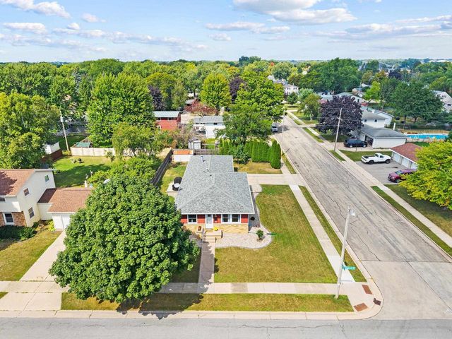 1324 BISMARCK AVENUE, Oshkosh, WI 54902