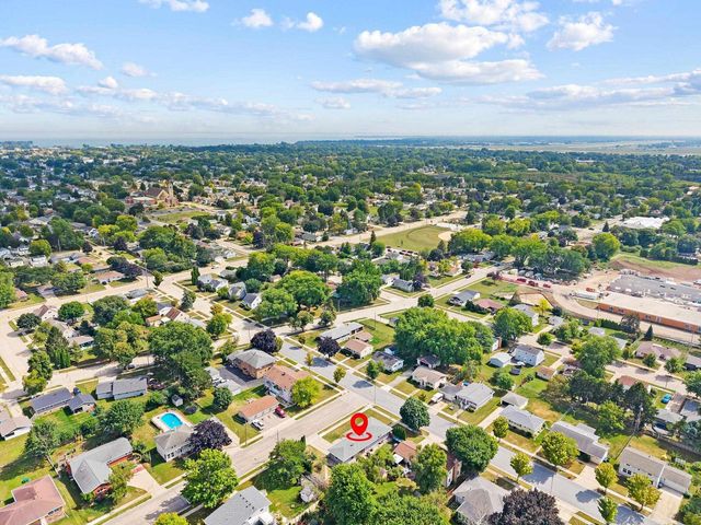 1324 BISMARCK AVENUE, Oshkosh, WI 54902