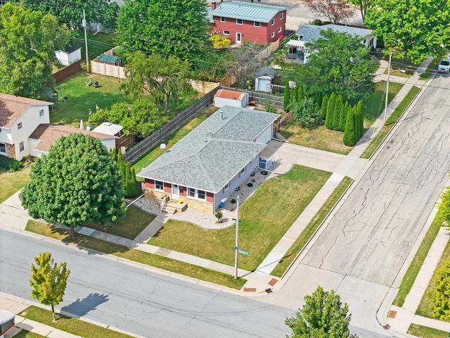 1324 BISMARCK AVENUE, Oshkosh, WI 54902
