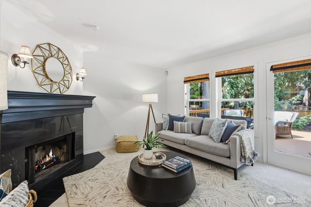 22716 NE 25th Way, Sammamish, WA 98074