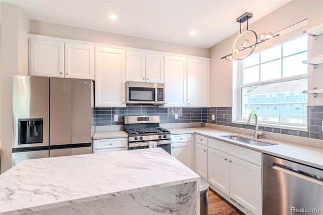 322 Jeff Keeton Drive, Hazel Park, MI 48030