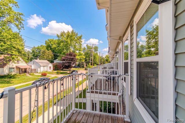 322 Jeff Keeton Drive, Hazel Park, MI 48030