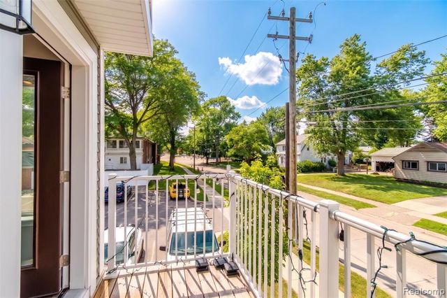 322 Jeff Keeton Drive, Hazel Park, MI 48030