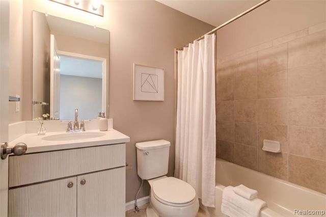 322 Jeff Keeton Drive, Hazel Park, MI 48030