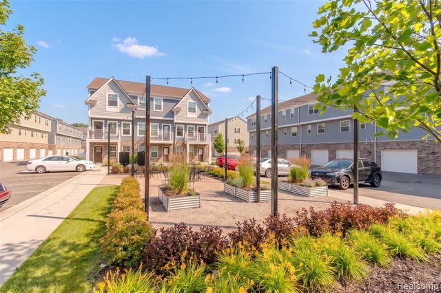 322 Jeff Keeton Drive, Hazel Park, MI 48030