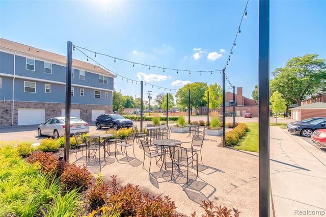 322 Jeff Keeton Drive, Hazel Park, MI 48030