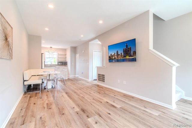 322 Jeff Keeton Drive, Hazel Park, MI 48030