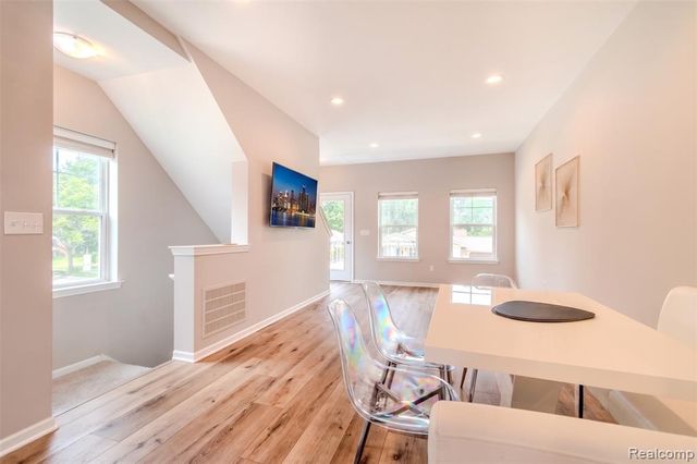 322 Jeff Keeton Drive, Hazel Park, MI 48030