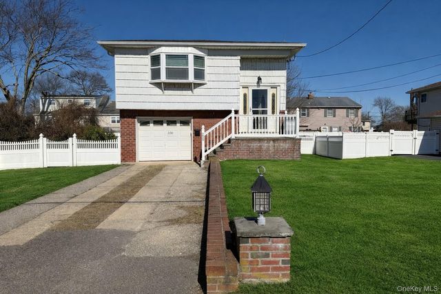 250 Wyona Avenue, Lindenhurst, NY 11757