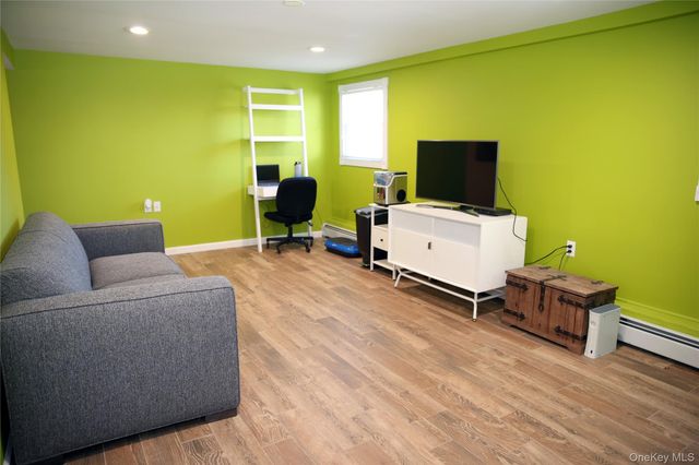 250 Wyona Avenue, Lindenhurst, NY 11757