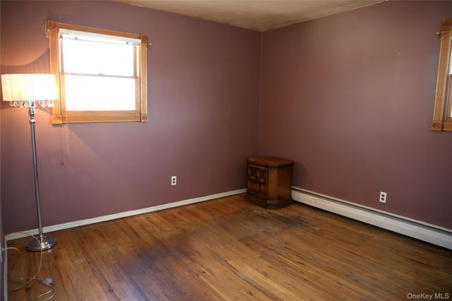 250 Wyona Avenue, Lindenhurst, NY 11757