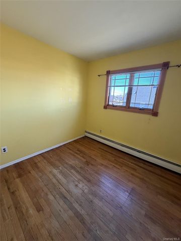 250 Wyona Avenue, Lindenhurst, NY 11757