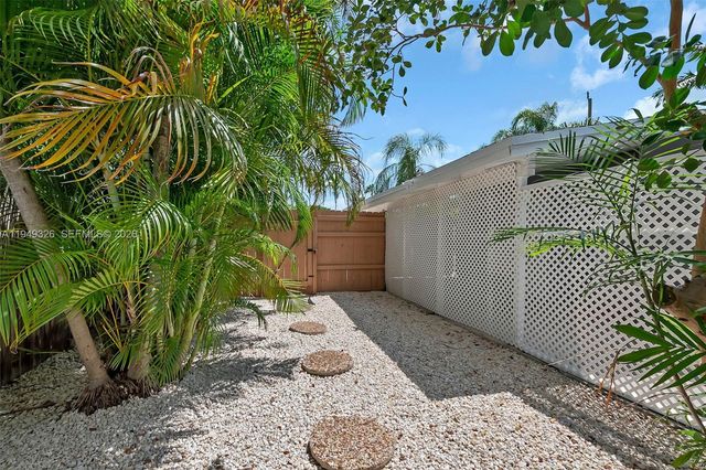 9710 SW SW 161 ST, Miami, FL 33157