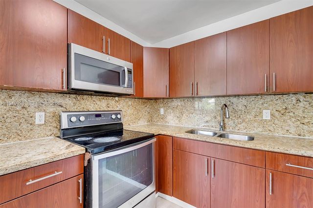 9710 SW SW 161 ST, Miami, FL 33157