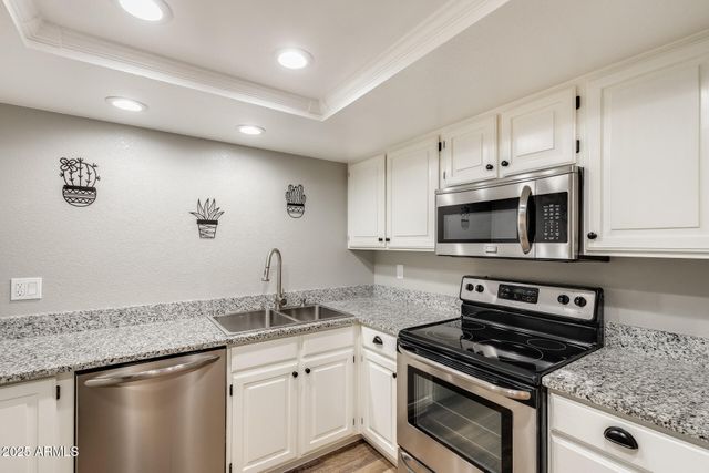 9151 W GREENWAY Road 111, Peoria, AZ 85381