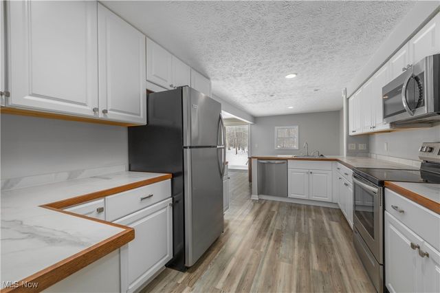 6398 Forest Park Drive, North Ridgeville, OH 44039