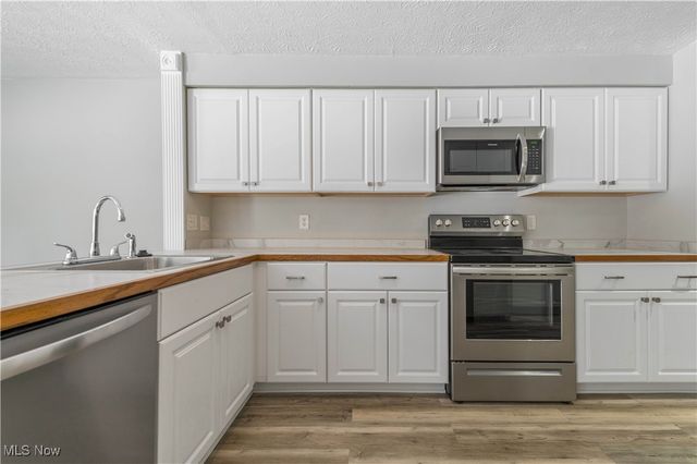 6398 Forest Park Drive, North Ridgeville, OH 44039