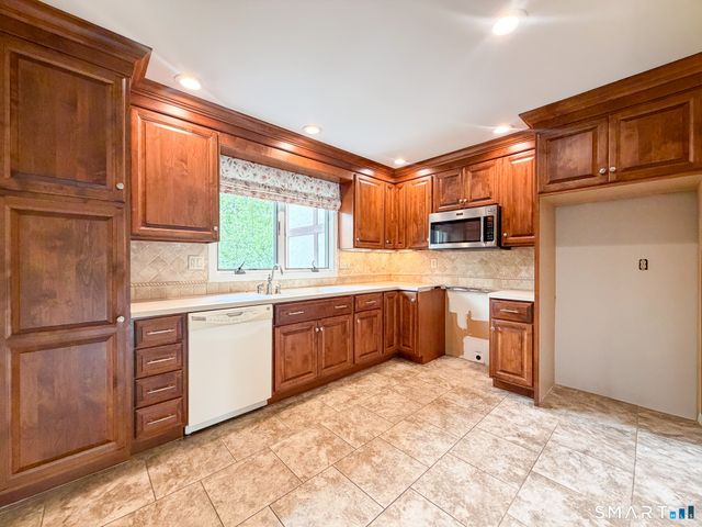 690 Forest Road 552, West Haven, CT 06516