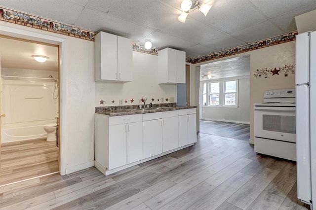 196 N BROOKE STREET, Fond Du Lac, WI 54935
