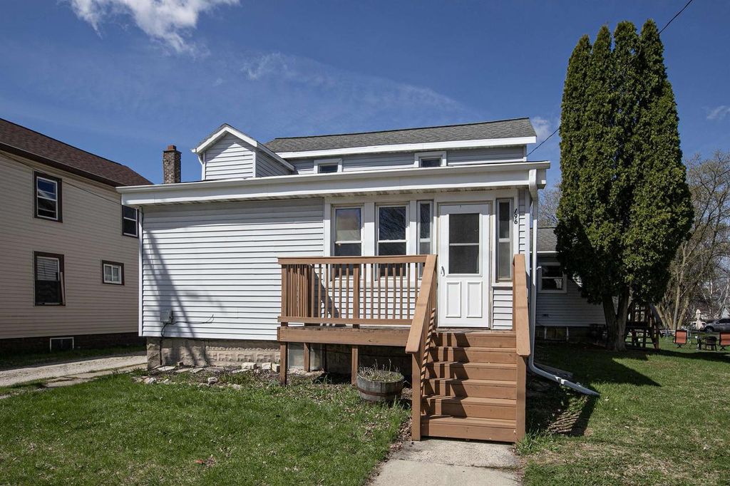 196 N BROOKE STREET, Fond Du Lac, WI 54935