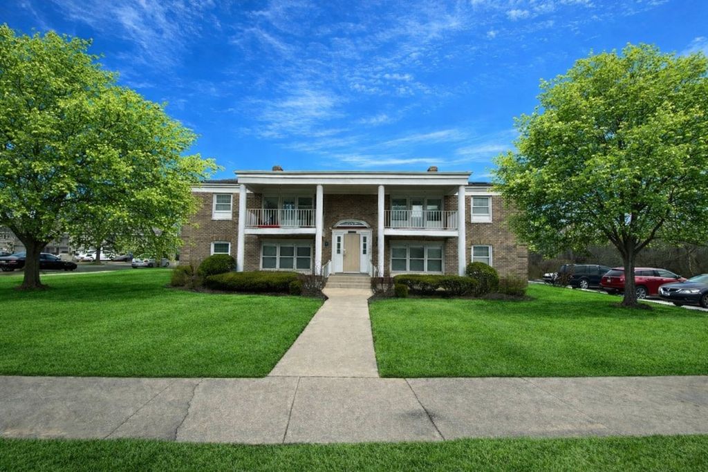 4020 216th Street 2E, Matteson, IL 60443