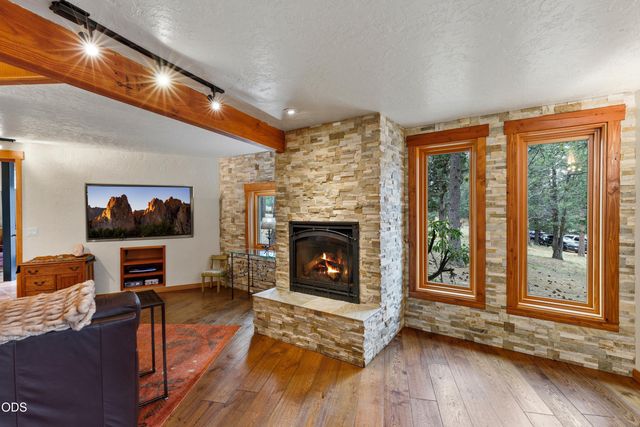 63220 Johnson Road, Bend, OR 97703