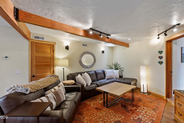 63220 Johnson Road, Bend, OR 97703