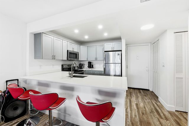 1502 S Lakeside Drive 116-N, Lake Worth Beach, FL 33460