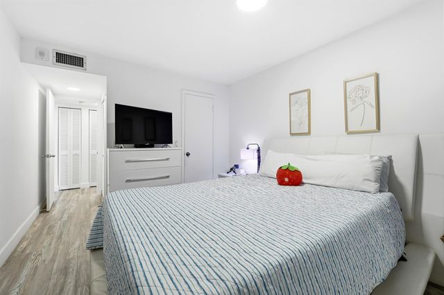 1502 S Lakeside Drive 116-N, Lake Worth Beach, FL 33460