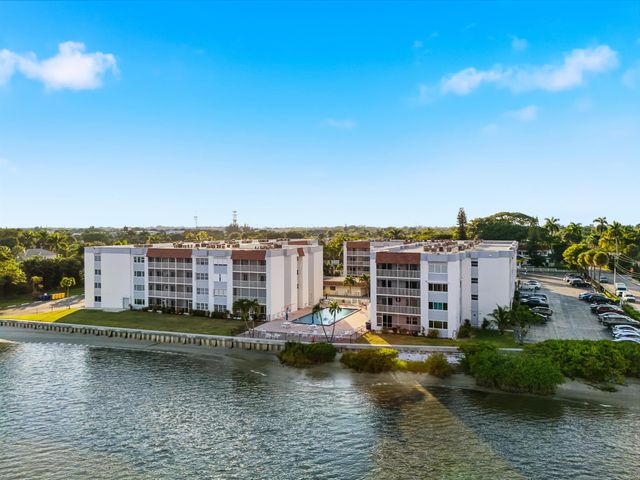 1502 S Lakeside Drive 116-N, Lake Worth Beach, FL 33460