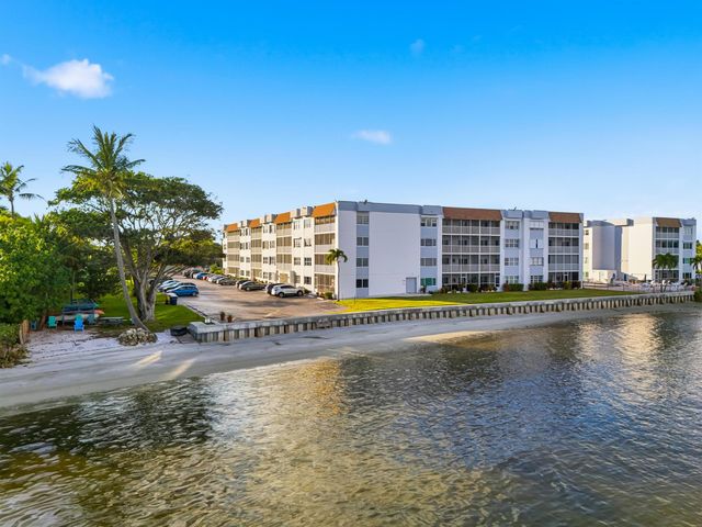 1502 S Lakeside Drive 116-N, Lake Worth Beach, FL 33460