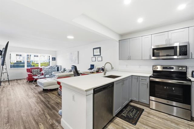 1502 S Lakeside Drive 116-N, Lake Worth Beach, FL 33460