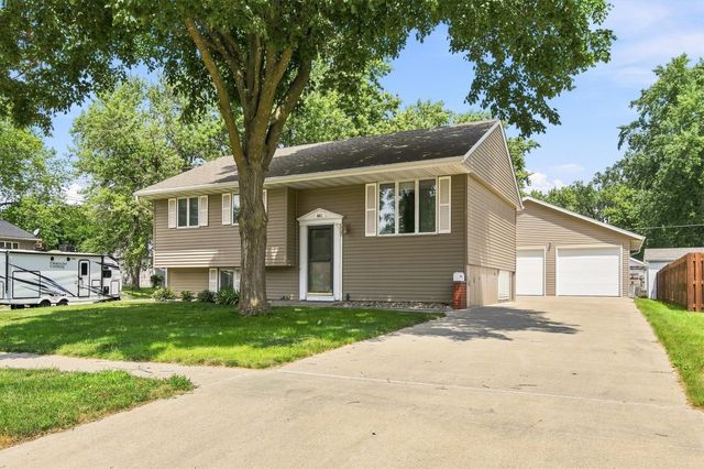 601 6th Street Place SE, Altoona, IA 50009
