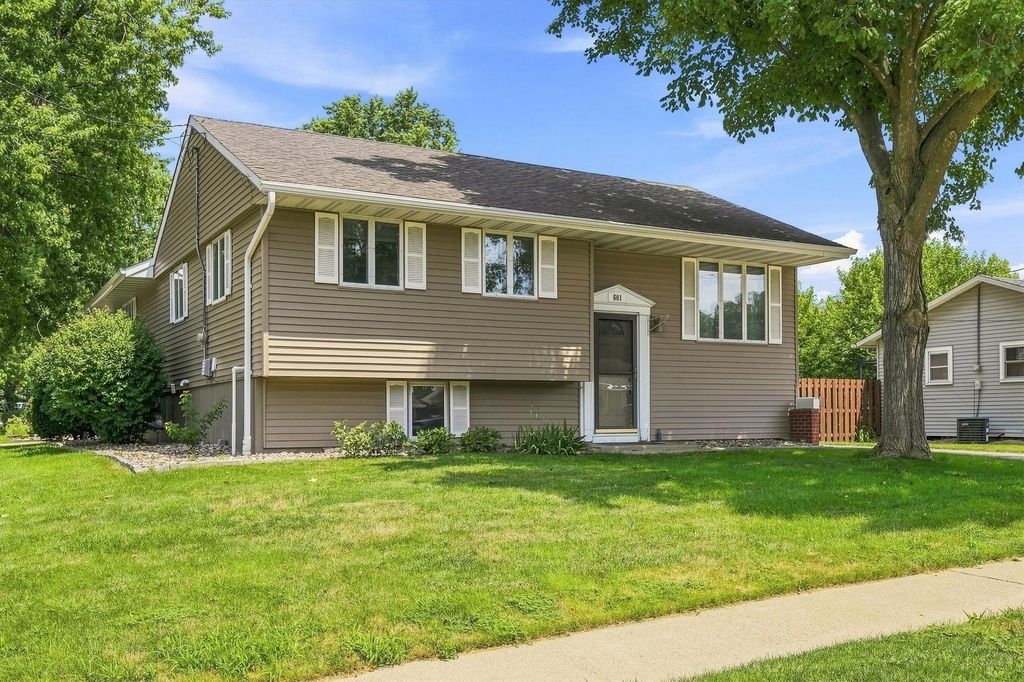601 6th Street Place SE, Altoona, IA 50009