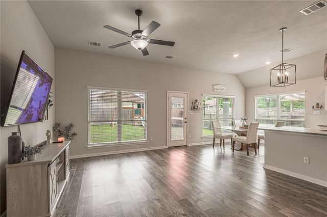 124 Worley Way, Huntsville, TX 77320