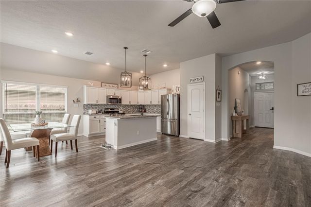 124 Worley Way, Huntsville, TX 77320