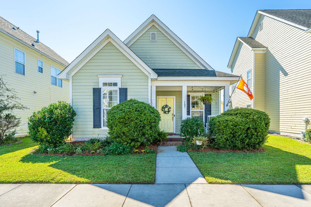 107 Foxglove Avenue, Summerville, SC 29483
