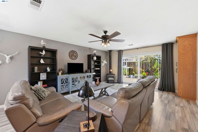 14868 Crosby St, San Leandro, CA 94579