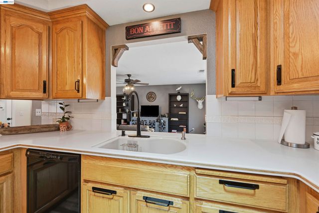 14868 Crosby St, San Leandro, CA 94579